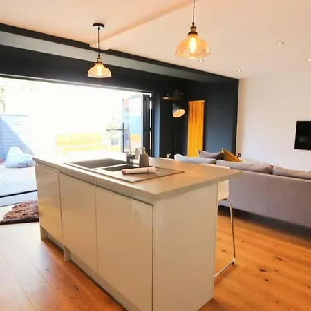 Hotwells Modern Mews * Bristol